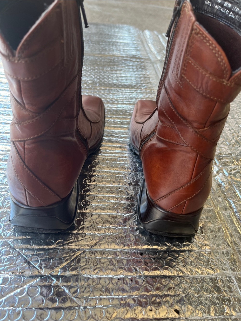 Clark’s Classic Brown Leather Square-Toe Boots - Picture 4 of 11